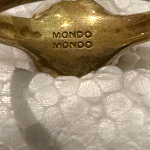 Beautiful ring with ruby-like gemstone. - Picture 2 of 4